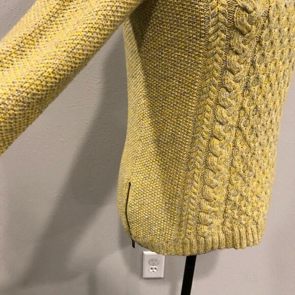 Beautiful knit sweater   - Picture 9 of 12